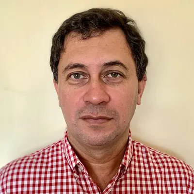 Retrato profesional de Dr. Luis Darío Bellatín, Ortodoncia y Ortopedia Maxilar